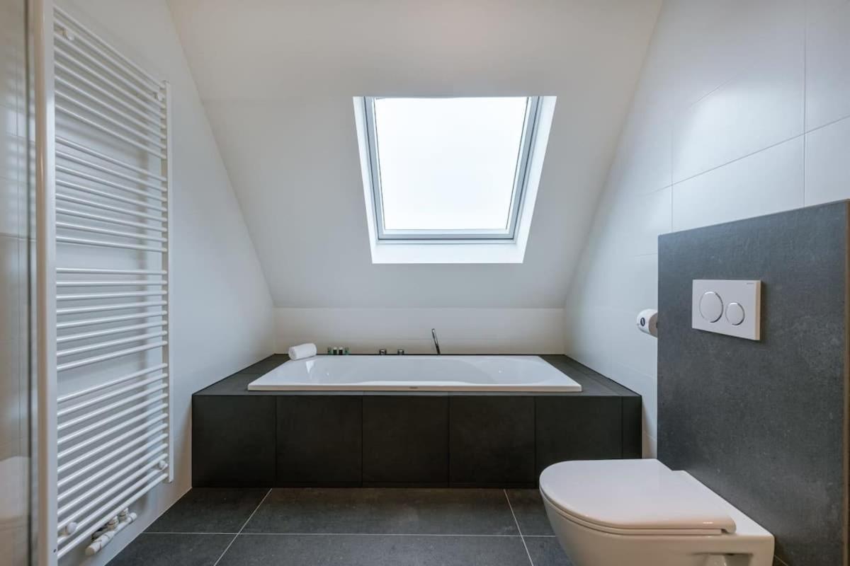 Huswell - Luxurious Apartment With Parking Beernem Eksteriør bilde