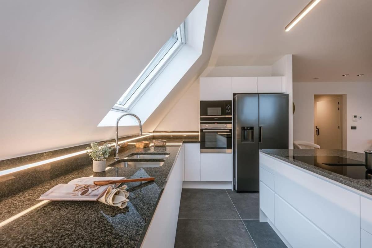 Huswell - Luxurious Apartment With Parking Beernem Eksteriør bilde